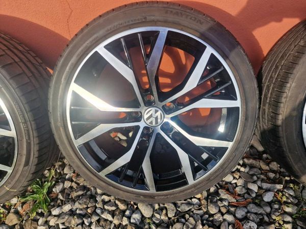 18' VW SANTIAGO STYLE ALLOYS - Main image