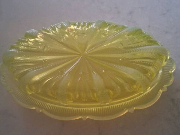 Fenton Vaseline glass butterdish - Main image