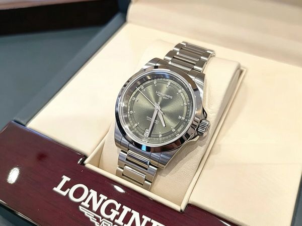 Longines Conquest 34mm Green Dial Diamond-Set Auto - Main image
