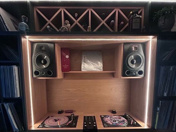 2 X Technics SL-1200MK2 turntables, 2 X Traktor scratch vinyl records, Native instruments Z2 mixer with all connections,2 X Kali LP6 speakers and a pair of Sony headphones - Main image