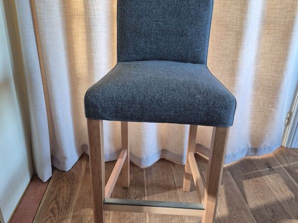 6 IKEA BERGMUND Kitchen Island / Bar Stools – €360 - Main image