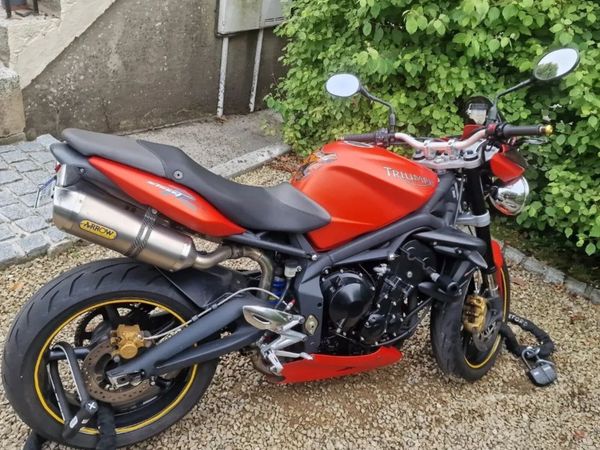 Triumph Street Triple R 675 - Main image