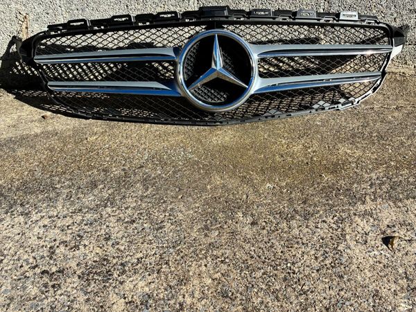 Genuine Mercedes C-Class W205 Front Grille (2014–2 - Main image