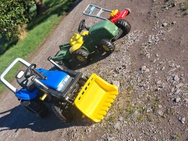 Ride tractors and push lawnmower - Main image