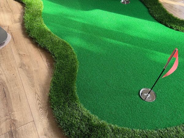 Golf putting green - Main image
