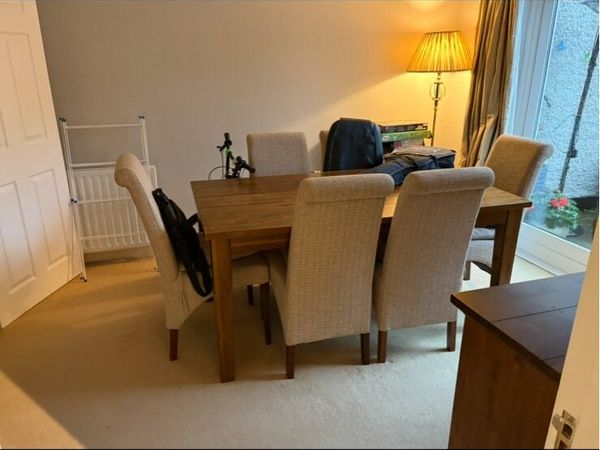 Table and chairs - Main image