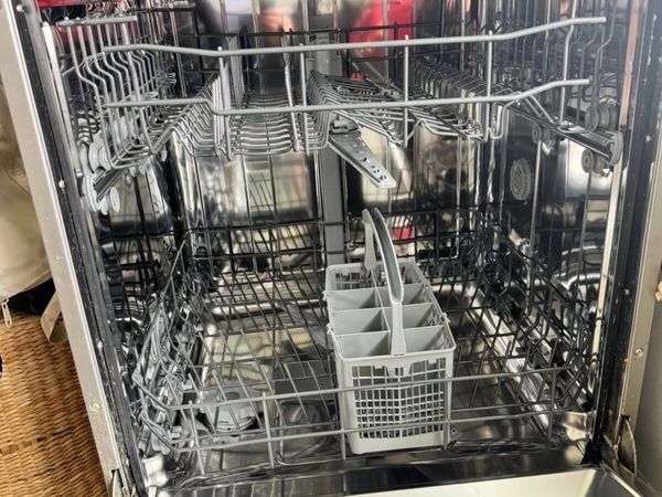 Freestanding Dishwasher - Main image