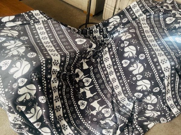 Christmas throw and towels - Main image