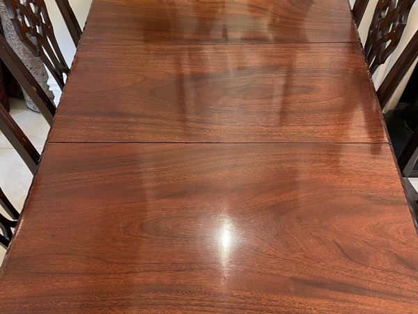 Table and chairs - Main image