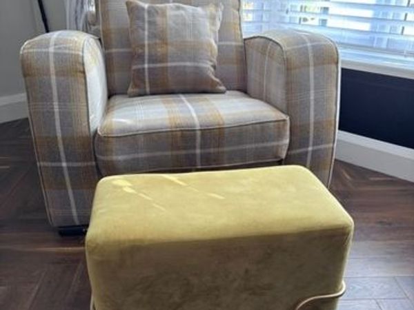 PRICE DROPPED TO SELL.   These Gone A.s.a.p, New Sofa Arrives Next Week. Open To Offers.    Sofa And Large Single Chair - Main image