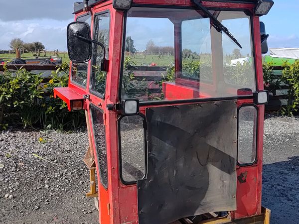 Cab  mf 135 35 133 - Main image