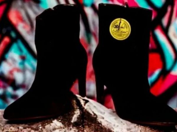 BNWT 'Harrods In Store' Boots - Main image