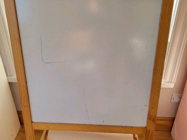White and black board - Main image