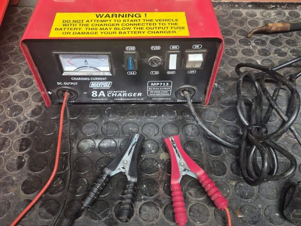 MP713 8A 12V Metal Cased Battery Charger - Main image