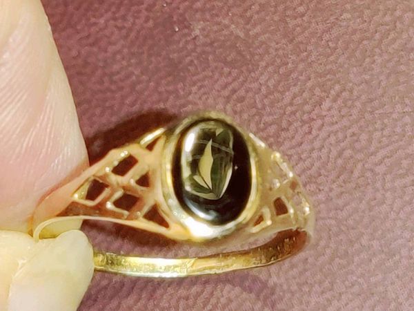BLACK ONYX TRELLIS, 9CT Gold Vintage Signet Ring ! - Main image