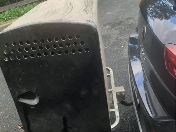 Ball hitch mounted dog box - Main image