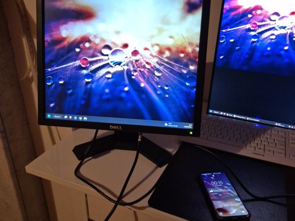 19" Dell monitor for desktop PC - Main image