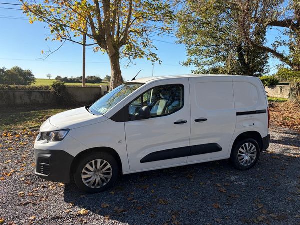 2019 Peugeot Partner Van - ONLY 121KM - Main image