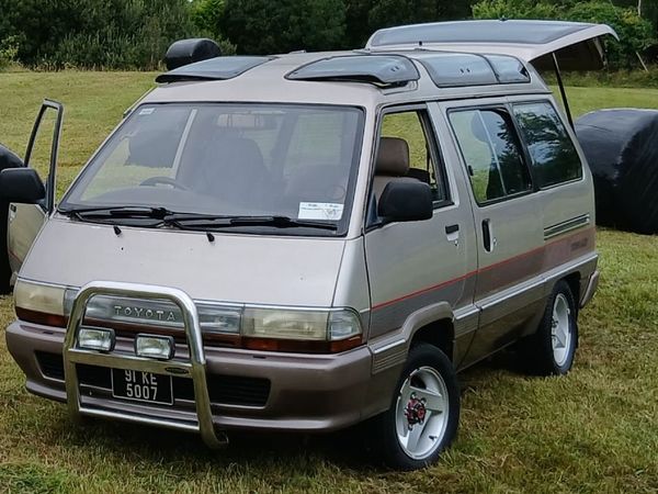 Toyota Townace 4WD. Honda CRX 16V - Main image