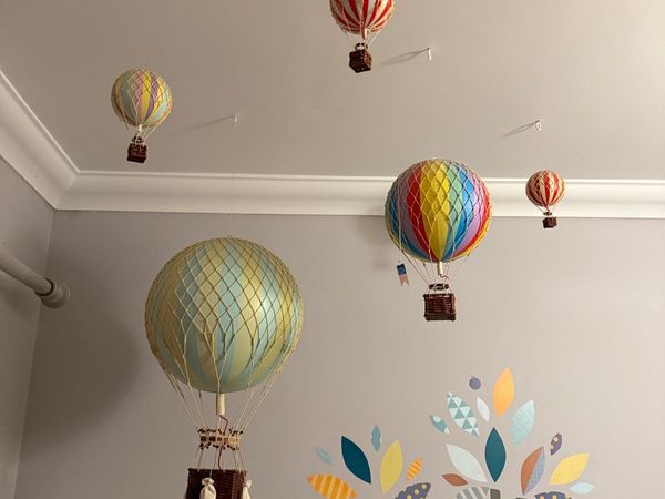 Authentic model floating balloons - Main image