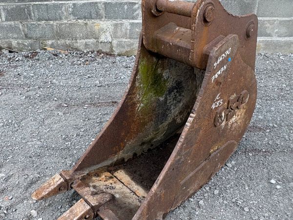 24” digging bucket on 65mm pins - Main image