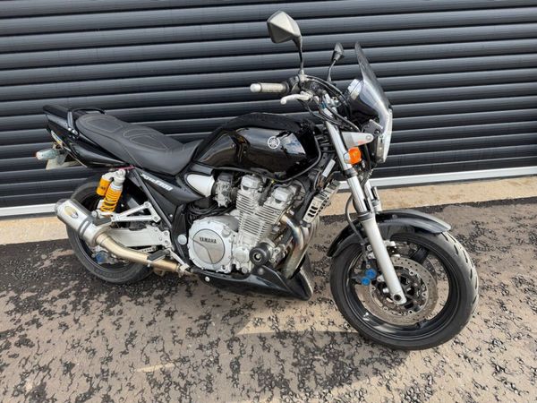 YAMAHA XJR 1300 MOTORBIKE - Main image