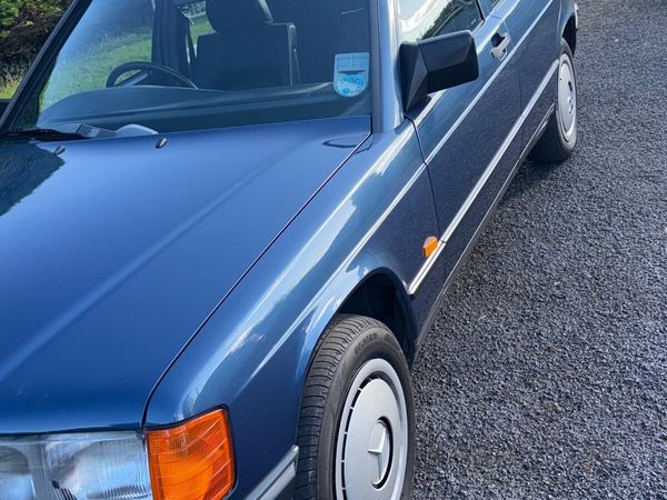 Mercedes-Benz 190 1987 - Main image