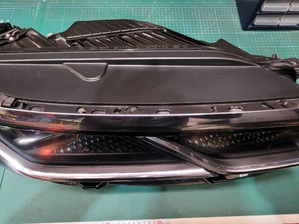 VW Touareg 2019 Front Right Headlight - Main image