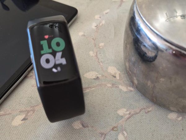 Fitbit Charge 6 fitness tracker watch - Main image