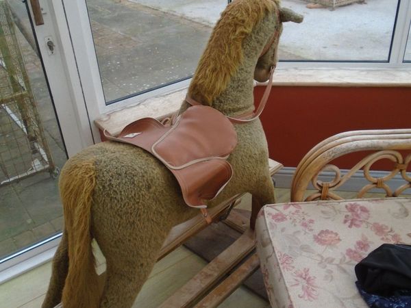Large rocking horse - Main image