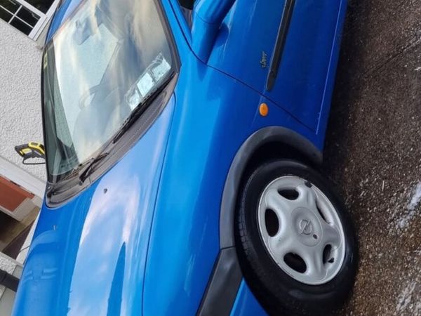 Corsa B parts - Main image