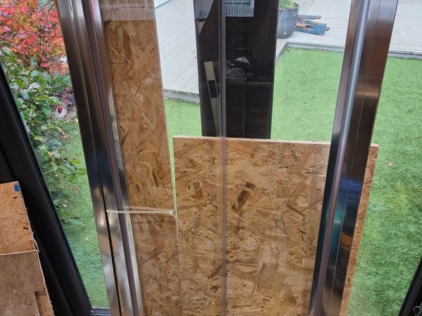 FREE Shower door (bifold) - Main image