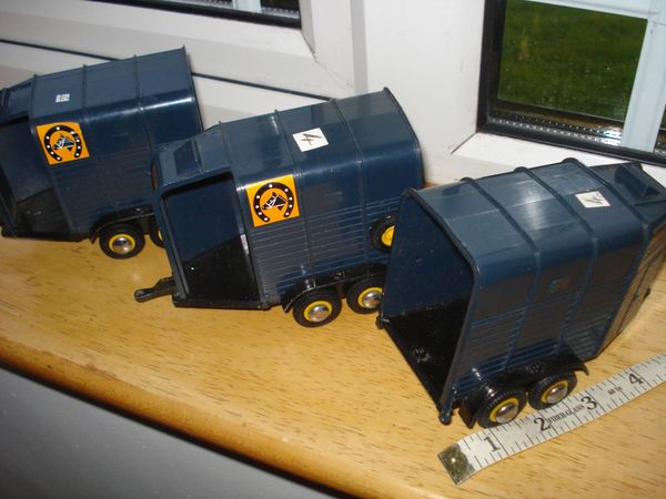 BRITAINS BEAUFORT DOUBLE HORSEBOX TRAILERS. 3. - Main image