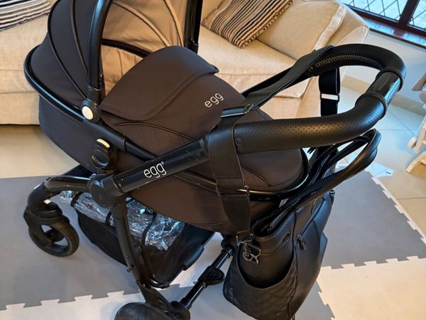 Egg 2 travel system black & cybex newborn car seat - Main image