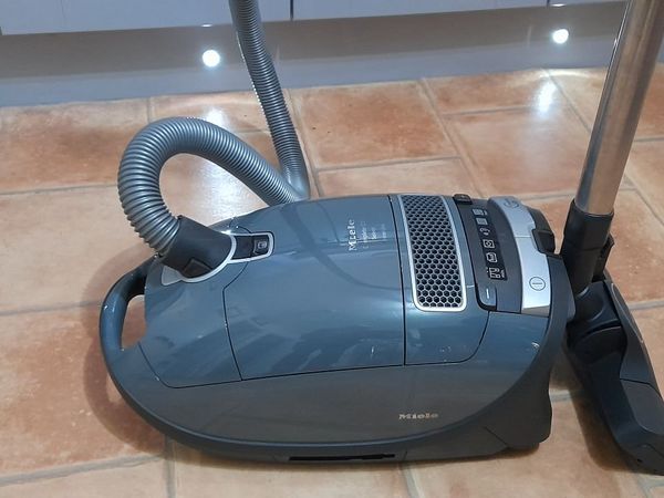 Miele vacuum/Hoover cleaner - Main image