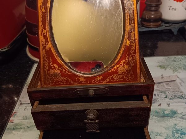Vintage chinese lacquered jewellery box - Main image