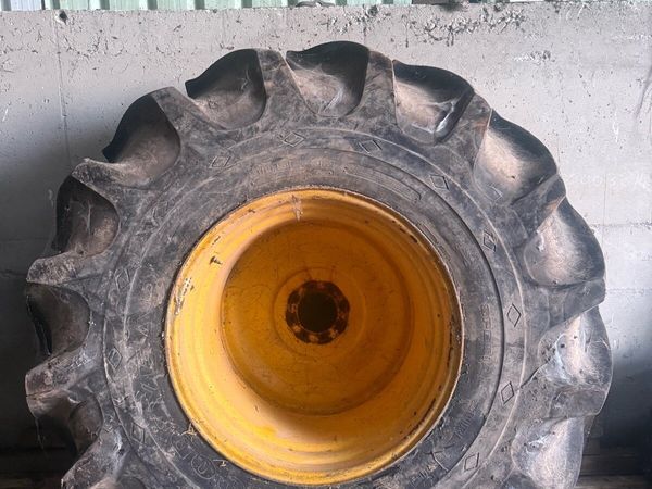 Goodyear 30.5L - 32 Special Sure Grip TD8 - Main image