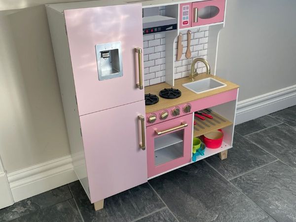 Pink Wooden Kitchen - Main image