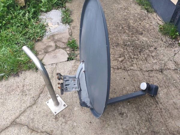 TV Satelite dish with 2 bracket - Main image