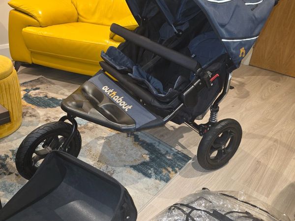 Out N About Double stroller IMMACULATE - Main image