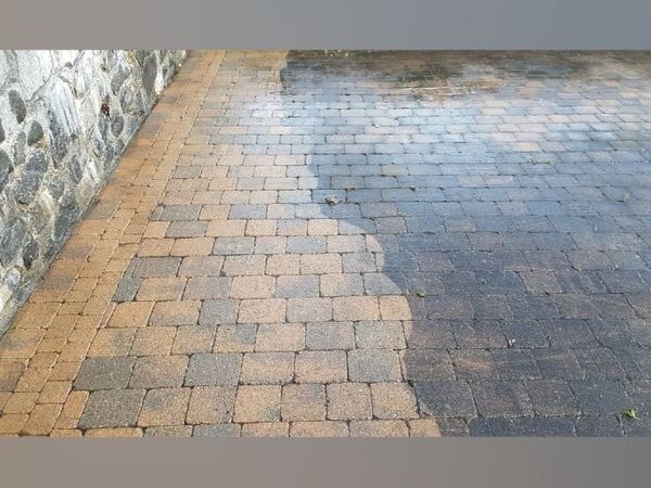 Softwash and pressure wash. - Main image