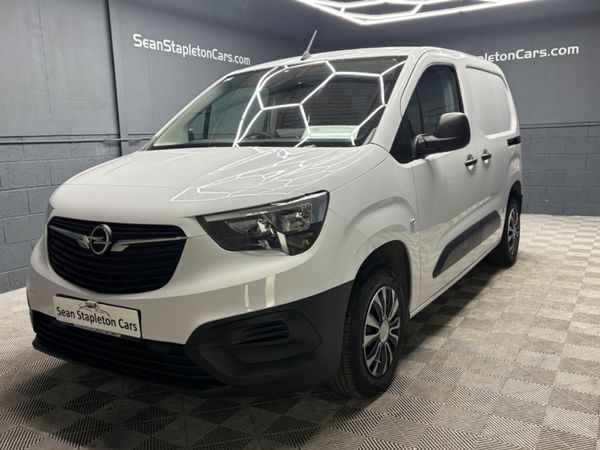 Opel Combo KOMF L1H1-1.5 100PS D 3DR KOMFORT TRIM - Main image