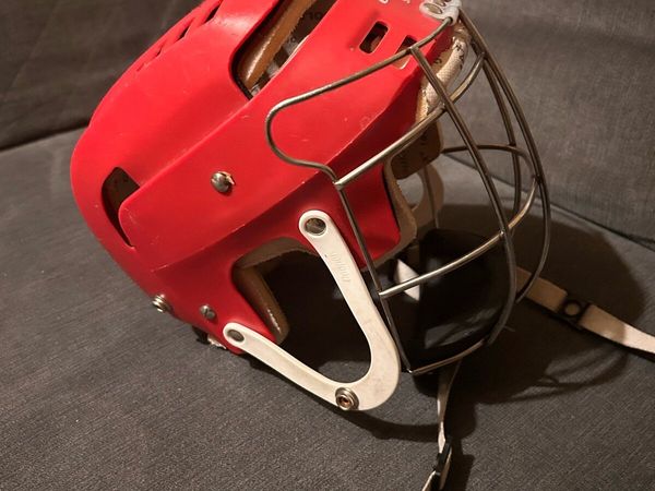 Original Red Cooper SK100 Hurling Helmet - Main image