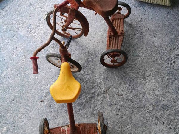Two vintage child's bikes - Main image