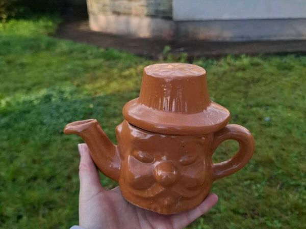Novelty brown tea pot postage possible - Main image