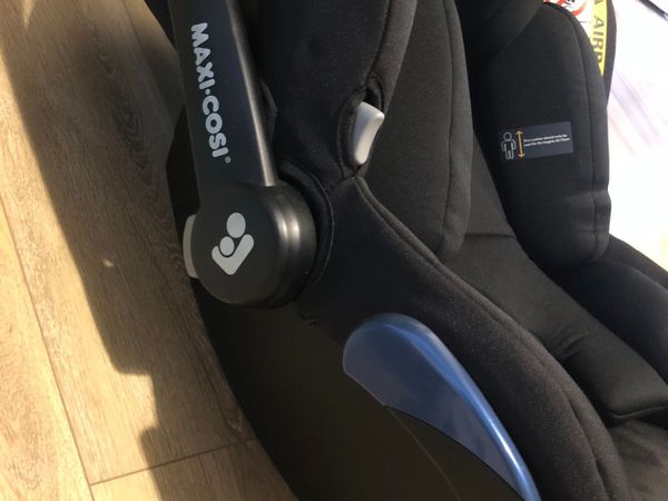 Car seat and shades - Main image