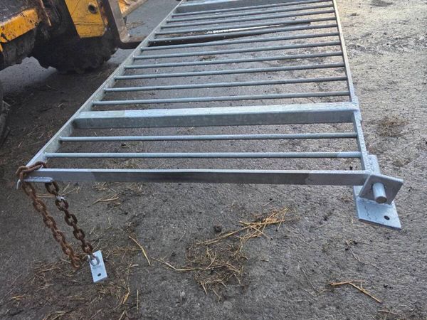 Hay rack for wall 3250mm long - Main image