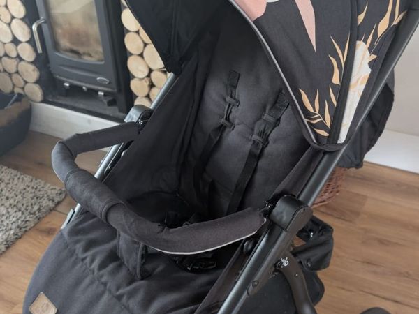 Beautiful Lionelo Stroller - Excellent Condition - Main image