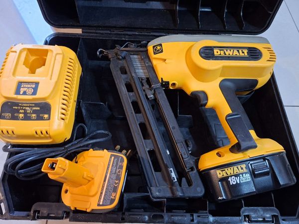 Dewalt DC618 2nd Fix Nail Gun 18v - Main image
