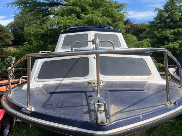 €500  24FT TEAL CABIN CRUISER NO ENGINE NO TRAILER - Main image